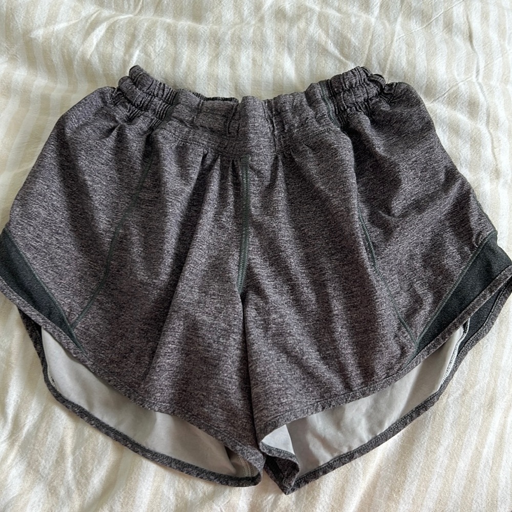 LULULEMON Hotty Hot Short Low-Rise 2" (Color 002)